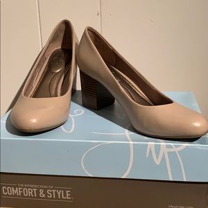 Square heel taupe dress shoe